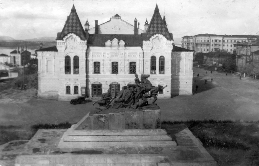 В 30-е годы ХХ века в Самарском драматическом театре